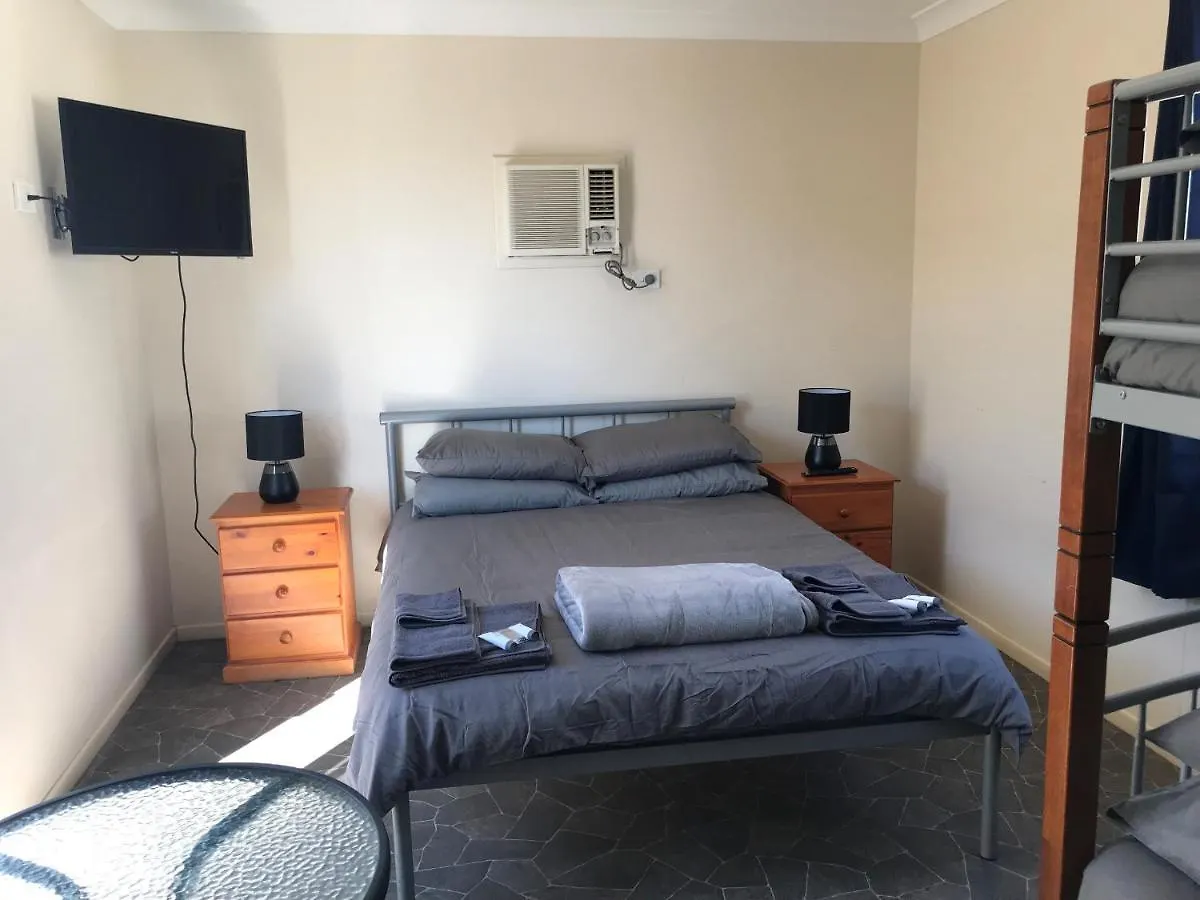 Australian Hotel Winton Cabins